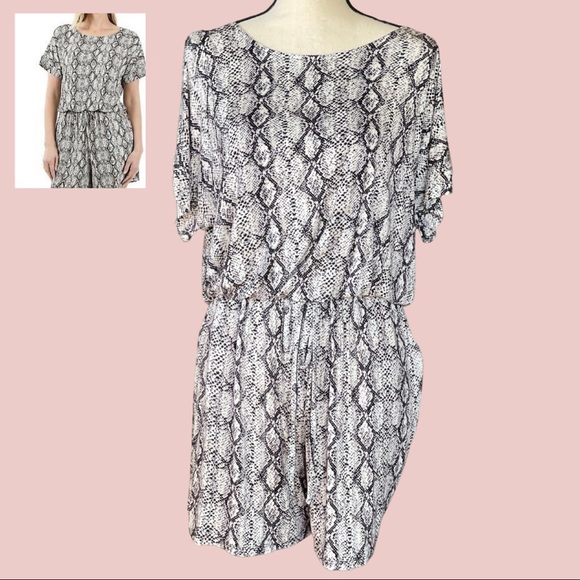 Zenana Outfitters Pants - Snake Skin Print Soft Light Weight Romper Woman’s Size Large